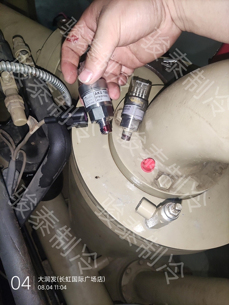 中央空调维修更换压力传感器